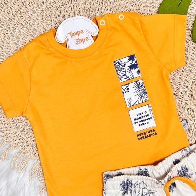 Conj. Camiseta Aventura Jurássica e Bermuda Dinos - Laranja e Areia